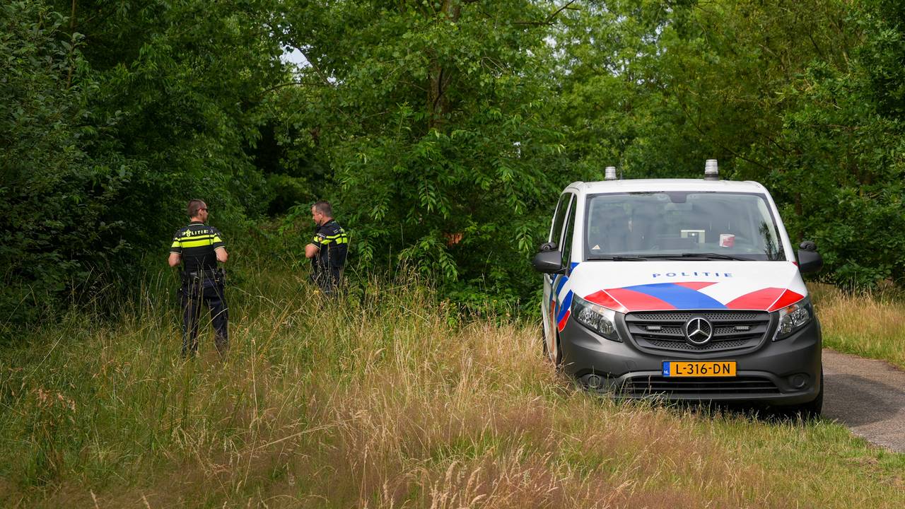 De politie deed onderzoek naar de vermiste man uit Heesch (foto: Gabor Heeres/SQ Vision).