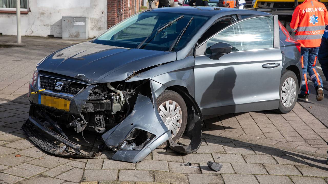 Hoe het mis kon gaan op de Kalsdonksestraat in Roosendaal wordt onderzocht (foto: Christian Traets/SQ Vision).