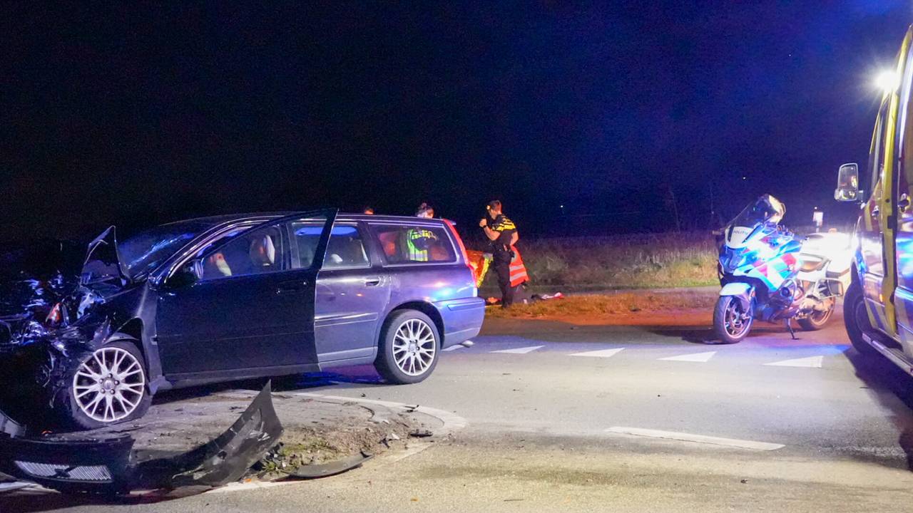 Eén van de beschadigde auto's (foto: Harrie Grijseels/SQ Vision).
