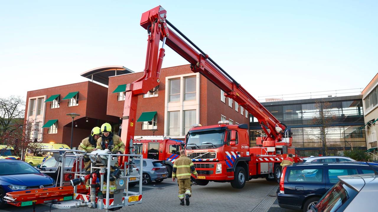 De hoogwerker bleek uiteindelijk niet nodig (foto: Sander van Gils/SQ Vision).
