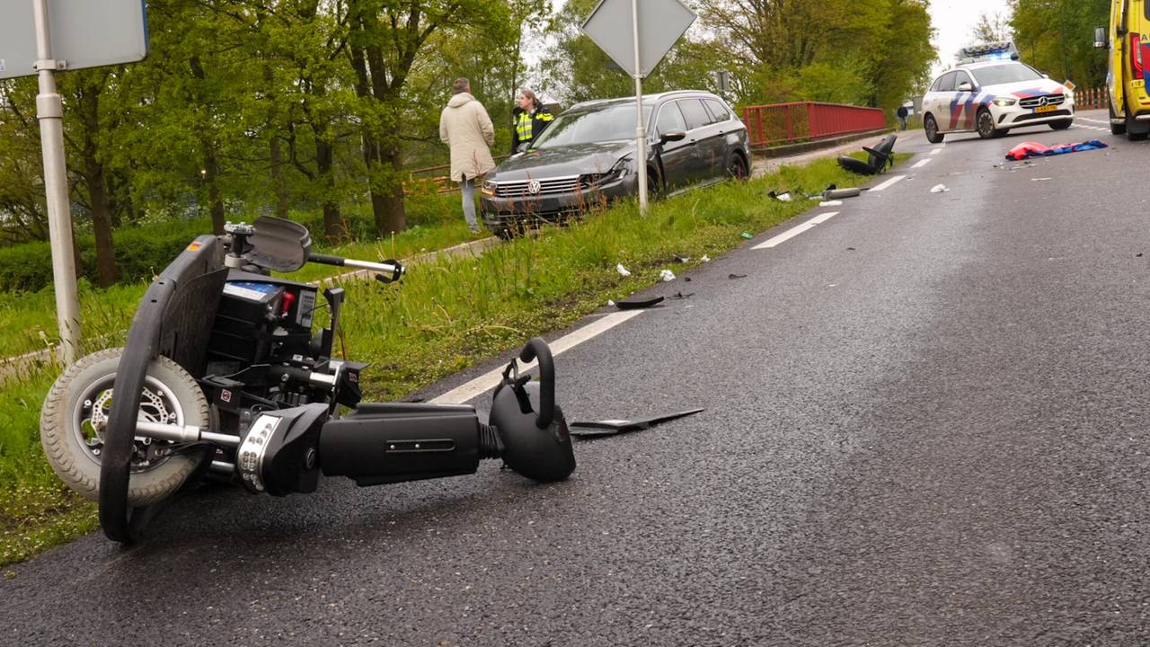 Het ging mis op de provincialeweg in Lieshout. (foto: Harrie Grijseels/SQ Vision).