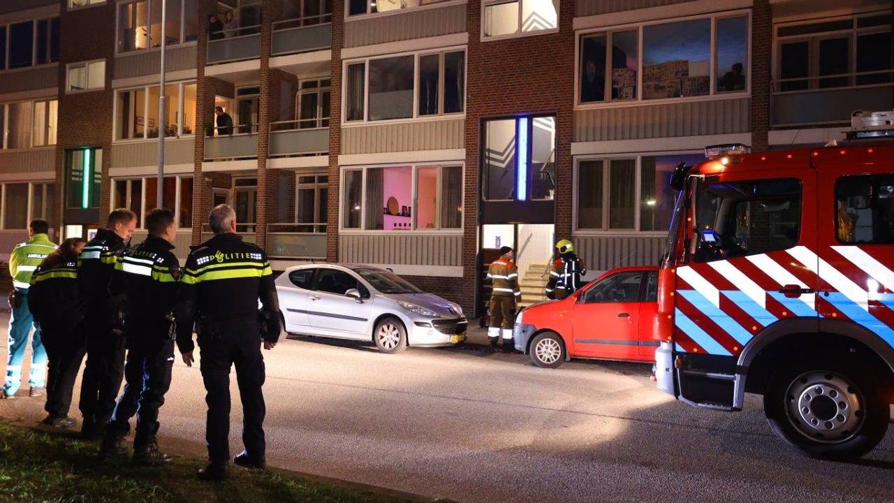 Vanwege de vreemde lucht werden verschillende hulpverleners opgeroepen (foto: Bart Meesters).