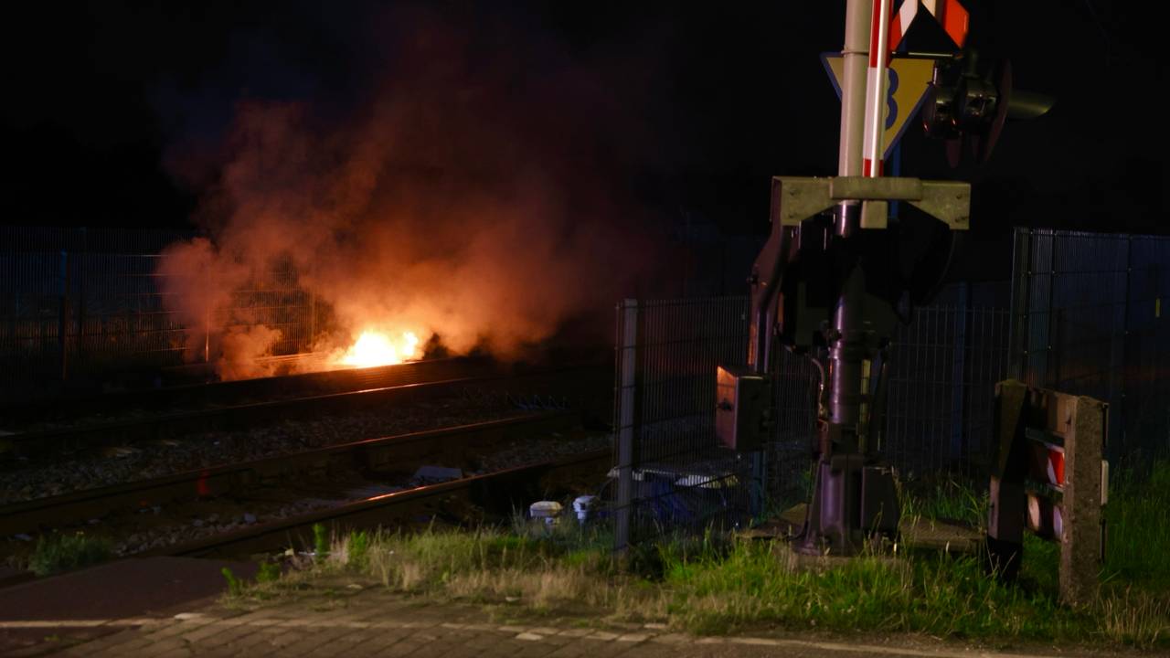 Brand langs het spoor bij Boxtel (Foto: Sander van Gils/SQ Vision))