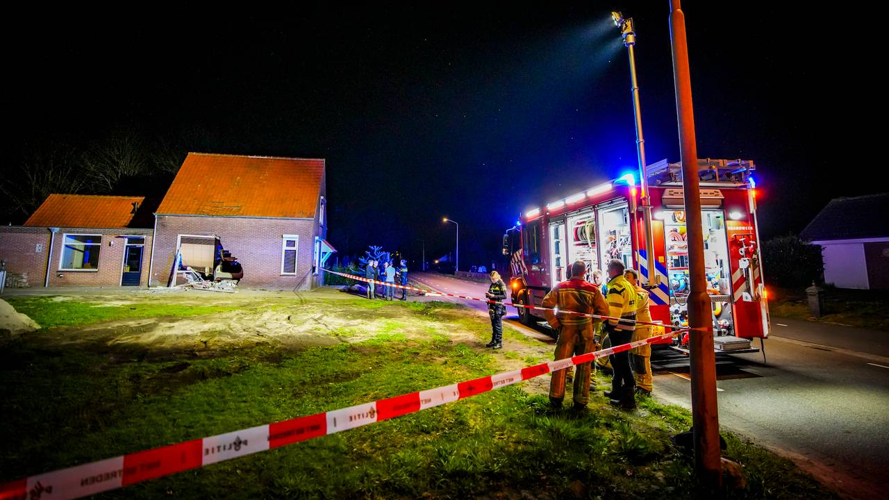 De omgeving van het binnengereden huis werd ruim afgezet na de crash (foto: SQ Vision). 