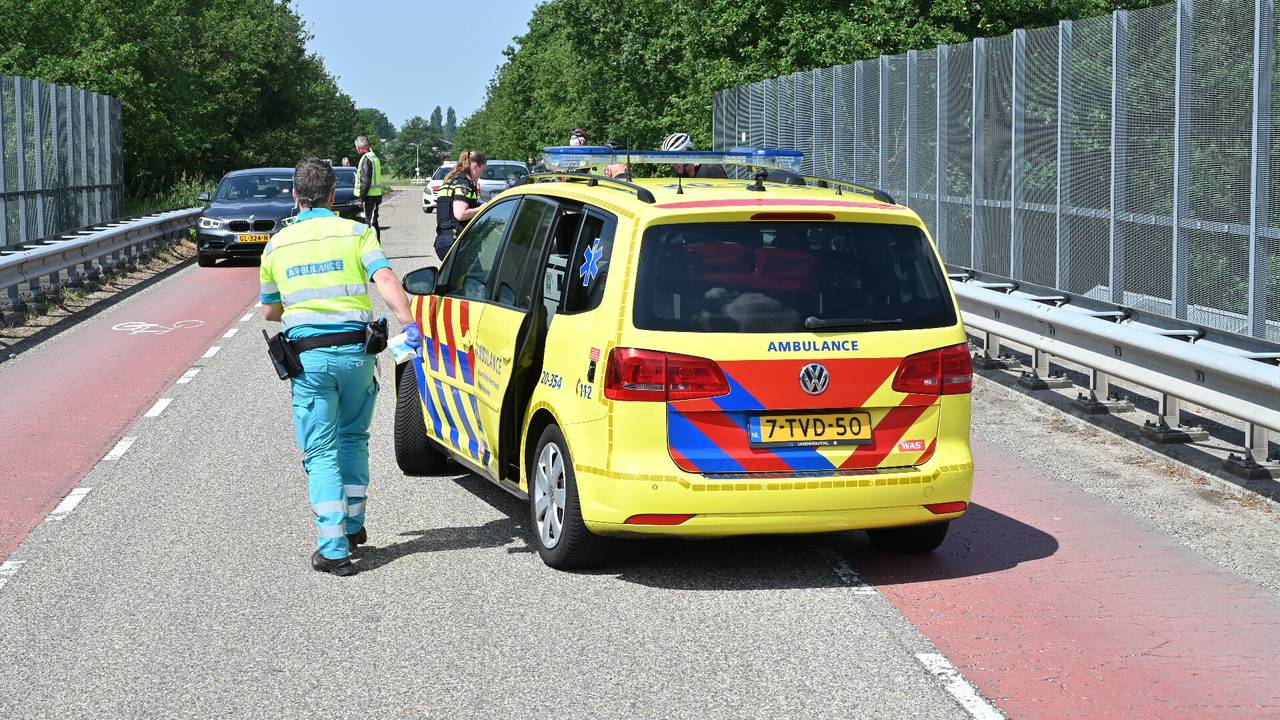 fietser gewond na aanrijding • man vernielt tuin in Waalwijk.