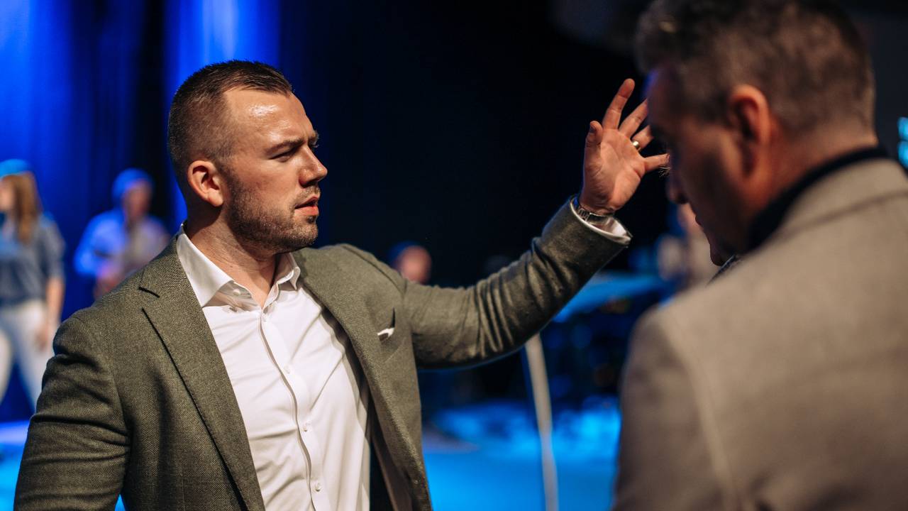 Tom de Wal tijdens een van zijn diensten (Foto: Facebook Frontrunners Ministries).