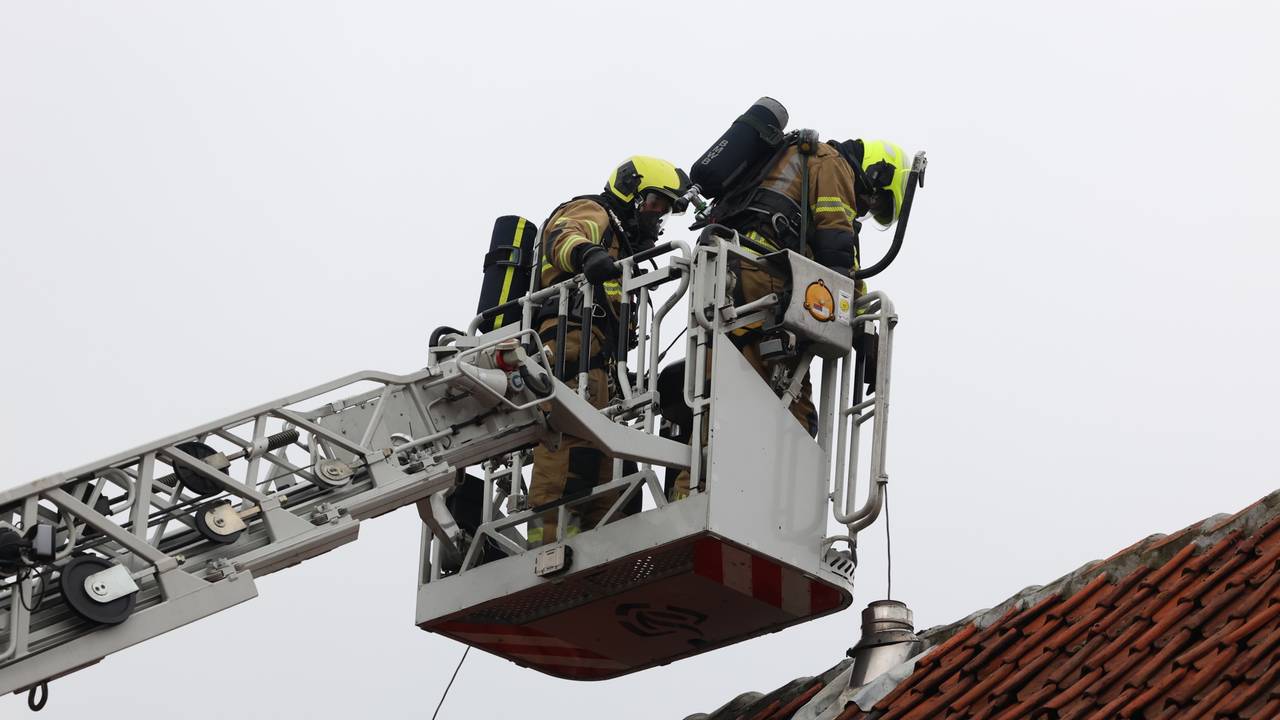 Brandweerlieden bezig op hoog niveau (foto: Sander Van Gils/SQ Vision Mediaprodukties).