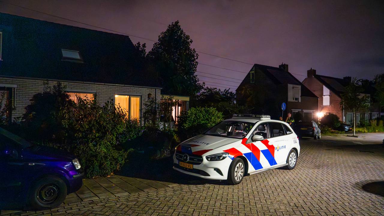 Het huis waar woensdagnacht een steekincident plaatsvond (foto: Dave Hendriks / Persbureau Heitink).