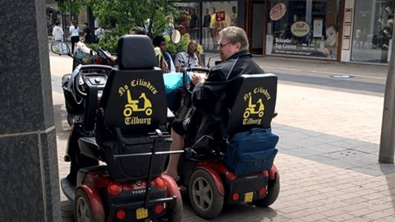 Wilma en haar man Sjak rijden onder meer in Tilburg rond. Foto: VKmag