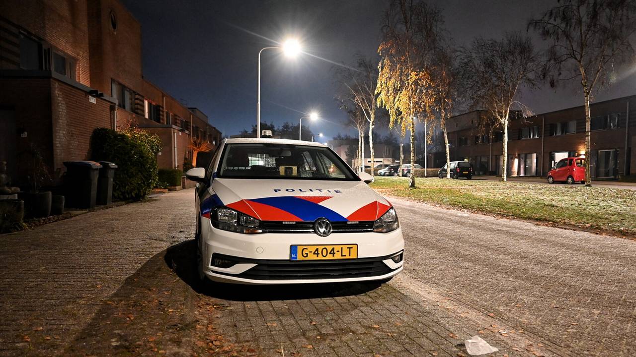 De politie onderzoekt de beroving in Tilburg (foto: Toby de Kort/SQ Vision).