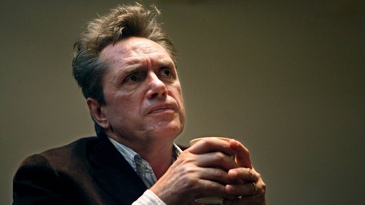 Henny Vrienten krijgt onderscheiding van burgemeester Van der Laan