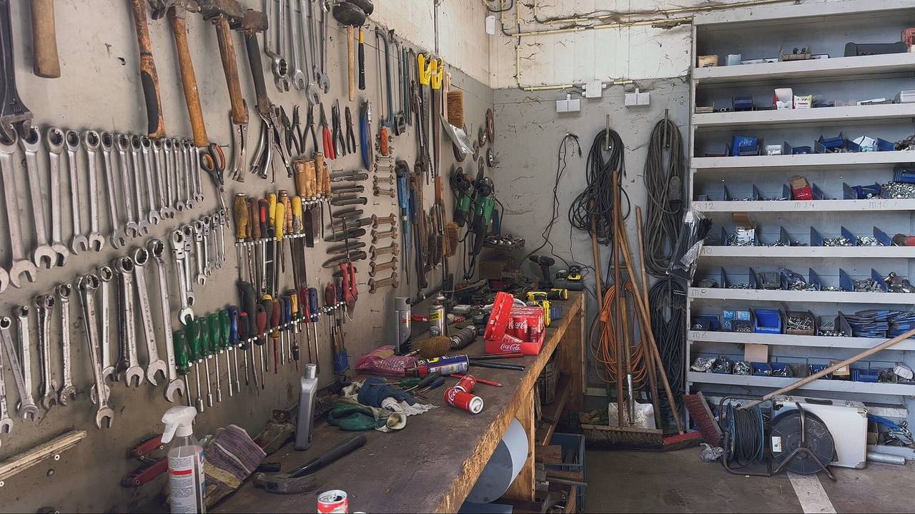 In de loods van Timon werd voor duizenden euro's gestolen (beeld: Omroep Brabant).