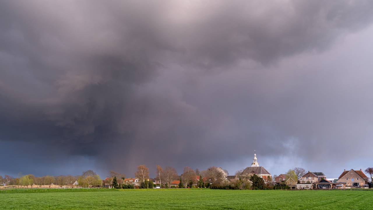 De violents orages et des rafales de vent approchent du Brabant, code jaune émis
