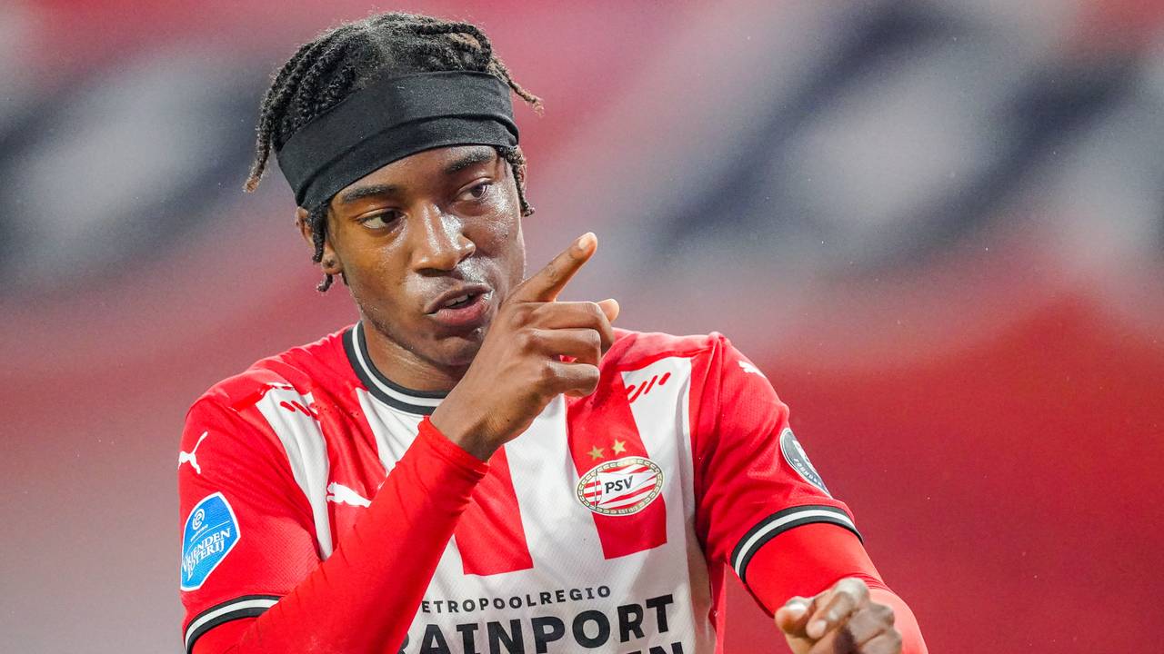 Geduldige Noni Madueke kan bij PSV veel leren van 'top guy ...