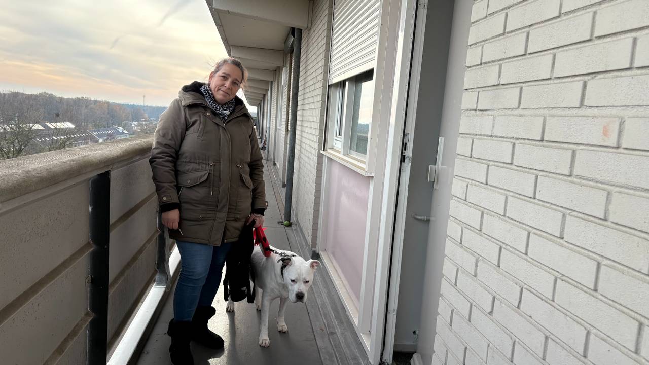Lisette moet minstens drie keer per dag met haar hond de trap op en af (foto: Omroep Brabant).