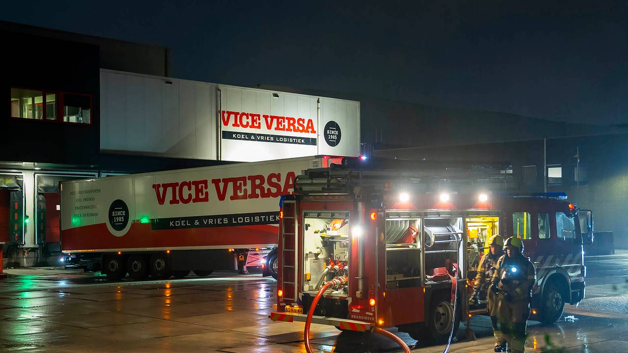 Het door een brand getroffen bedrijf in Oss (foto: Gabor Heeres/SQ Vision).