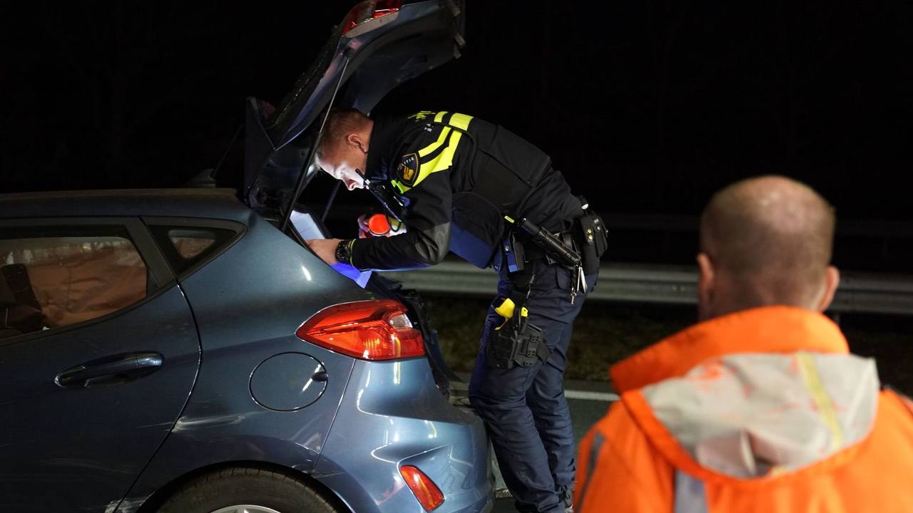 Car crashes on A2, police discover that there is much more going on