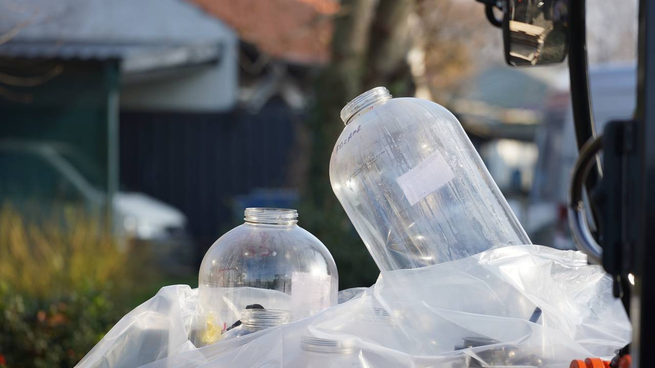 Een deel van de zaken die in de schuur werden gevonden (foto: Jeroen Stuve/SQ Vision).