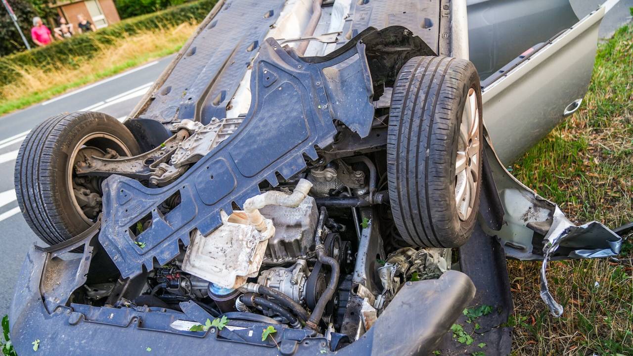 De auto was total loss (foto: Dave Hendriks/SQ Vision).