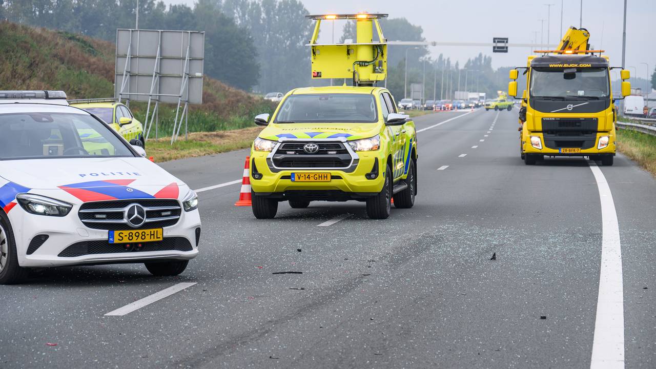 Er moest ook een bergingsbedrijf worden ingeschakeld (foto: Tom van der Put/SQ Vision).