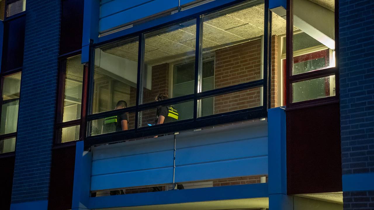 De politie doet onderzoek (foto: Iwan van Dun/SQ Vision).