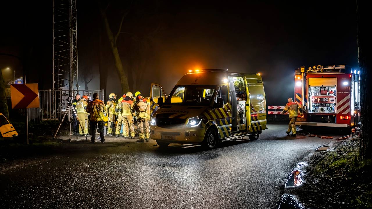 Automobilist zwaargewond na botsing in Goirle.