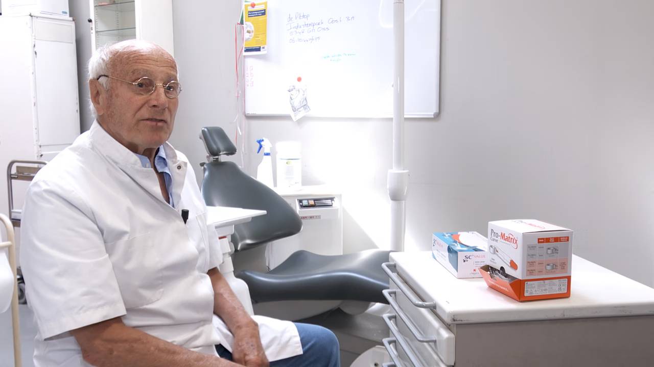 Tandarts Sjef Cornelissen (foto: Roy van den Busken).