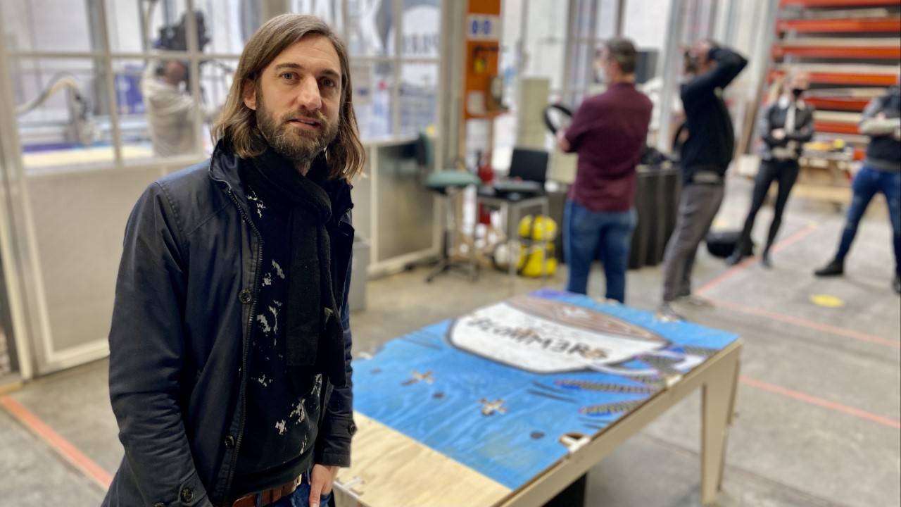 Ivo van den Thillart, ontwerper van de Lock Up-tafel (foto Jan Peels).