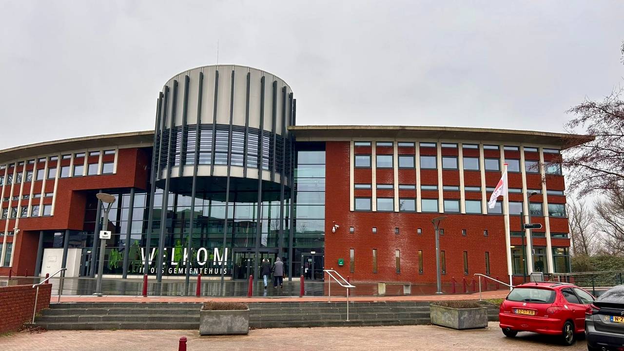 Het gemeentehuis in Steenbergen (foto: ZuidWest TV)