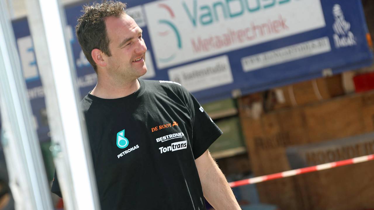 Plotselinge overlijden van Ton van Genugten (38) slaat in als een bom - Vimarsana News