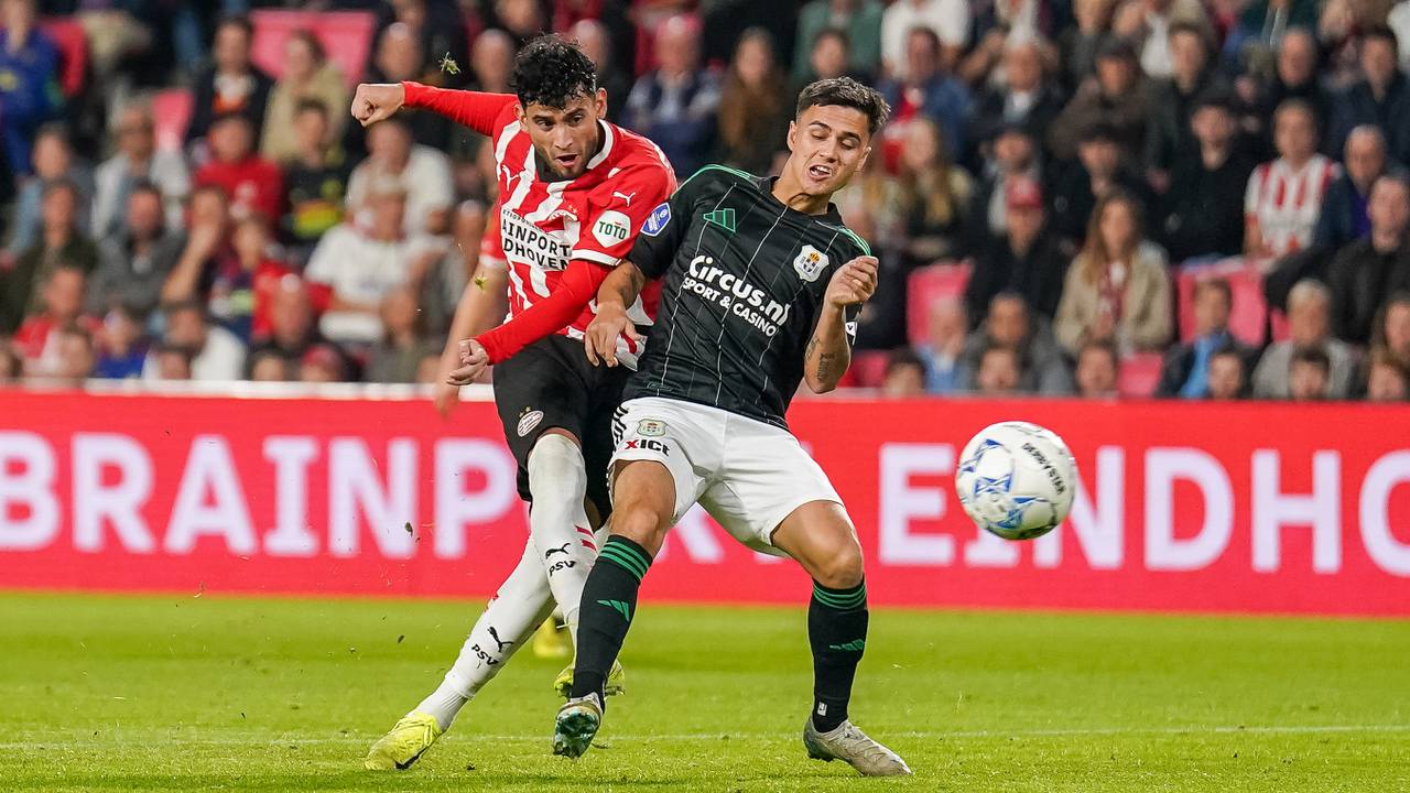 Ricardo Pepi haalt uit voor zijn tweede en PSV's vierde treffer (foto: Orange Pictures).