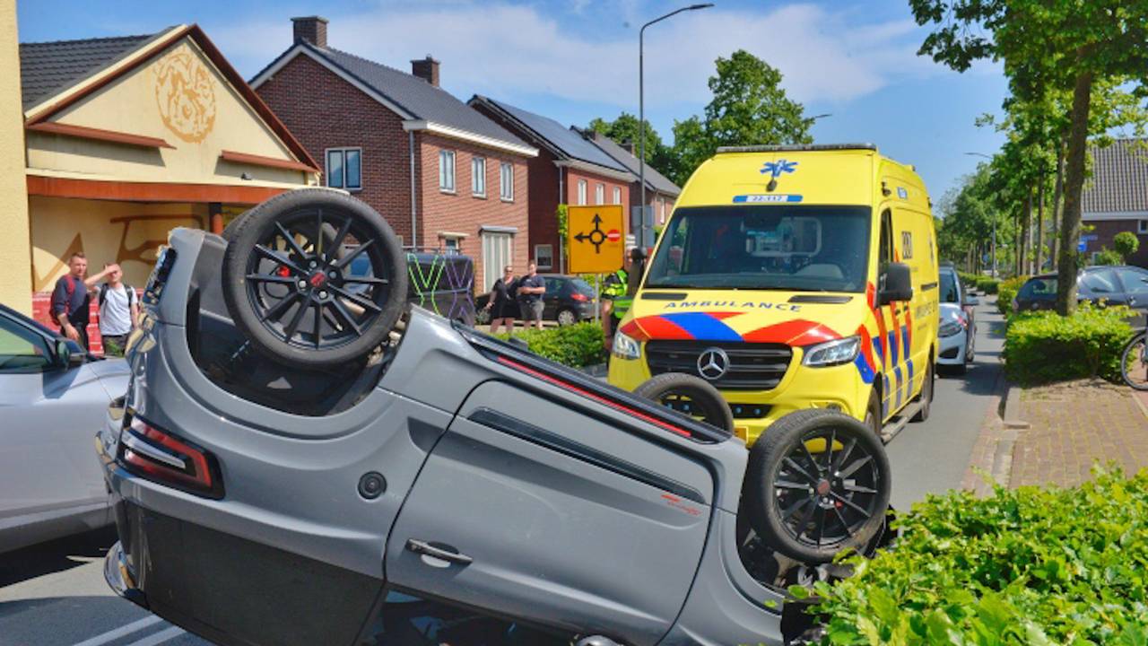 Gelukkig schoten omstanders te hulp (foto: Rico Vogels).
