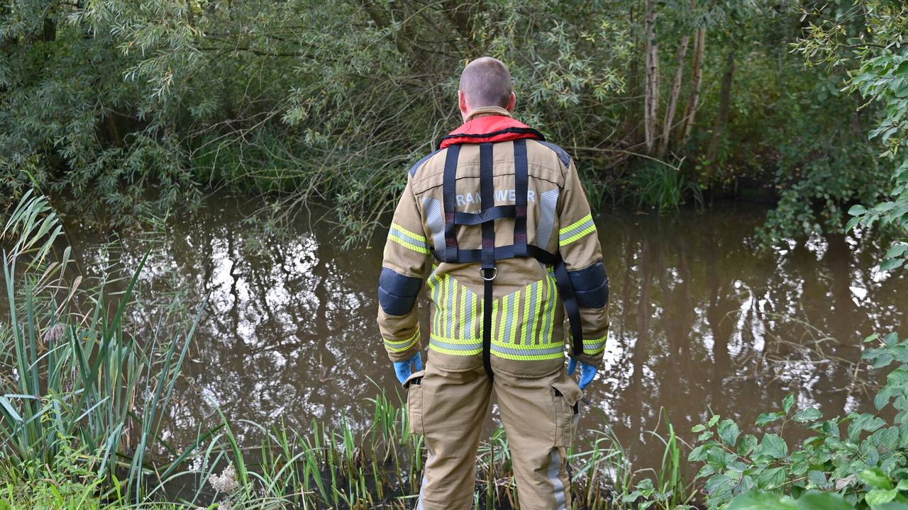 Eén van de opgetrommelde brandweerlieden (foto: Perry Roovers/SQ Vision).