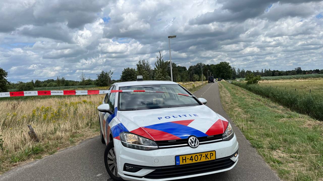 De politie heeft de omgeving van het Halve Zolenpad afgezet voor onderzoek (foto: Jeroen Stuve/SQ Vision).