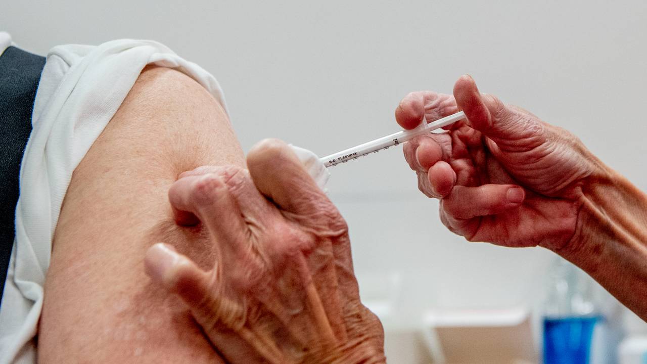 Vandaag krijgen de eerste ouderen een boosterprik (foto: ANP / Hollandse Hoogte). 