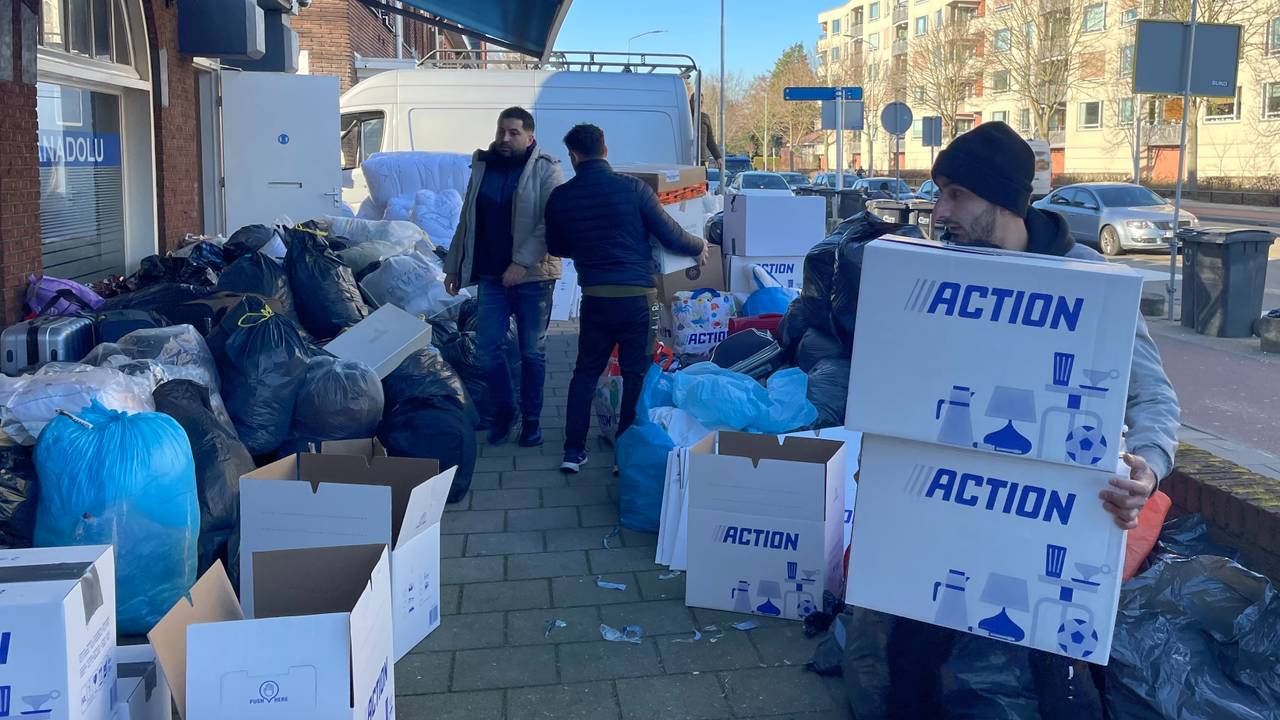 Ook in Eindhoven worden bergen met spullen ingezameld (foto: Imke van de Laar).