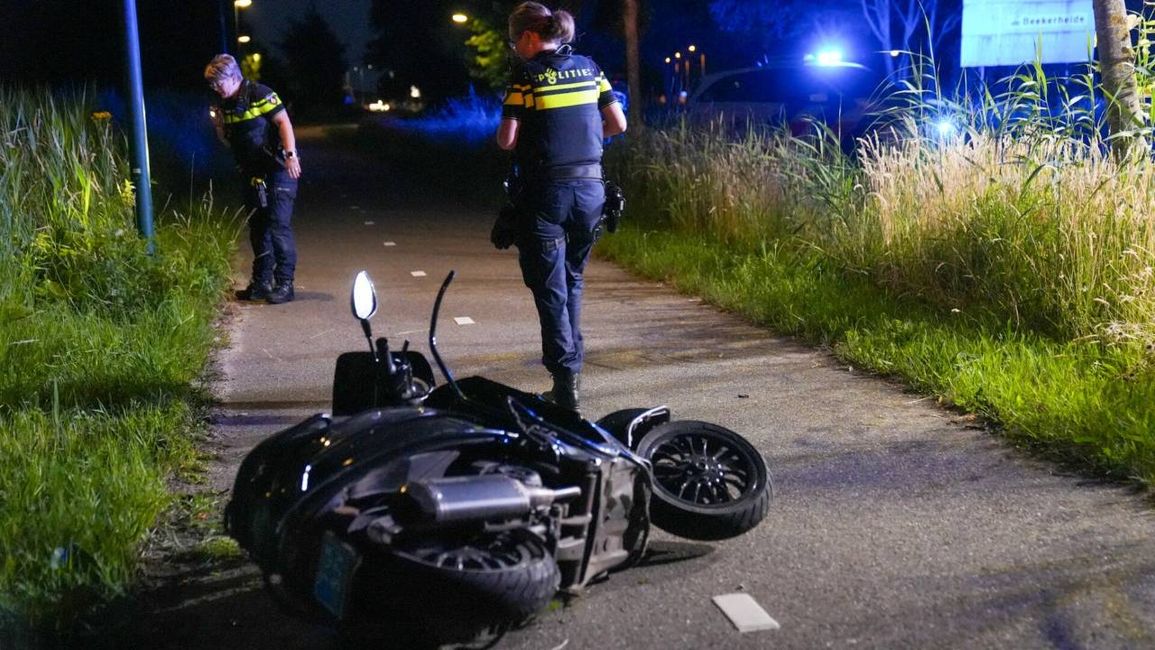 zwaargewonde scooterrijder gevonden • botsing in Moergestel.