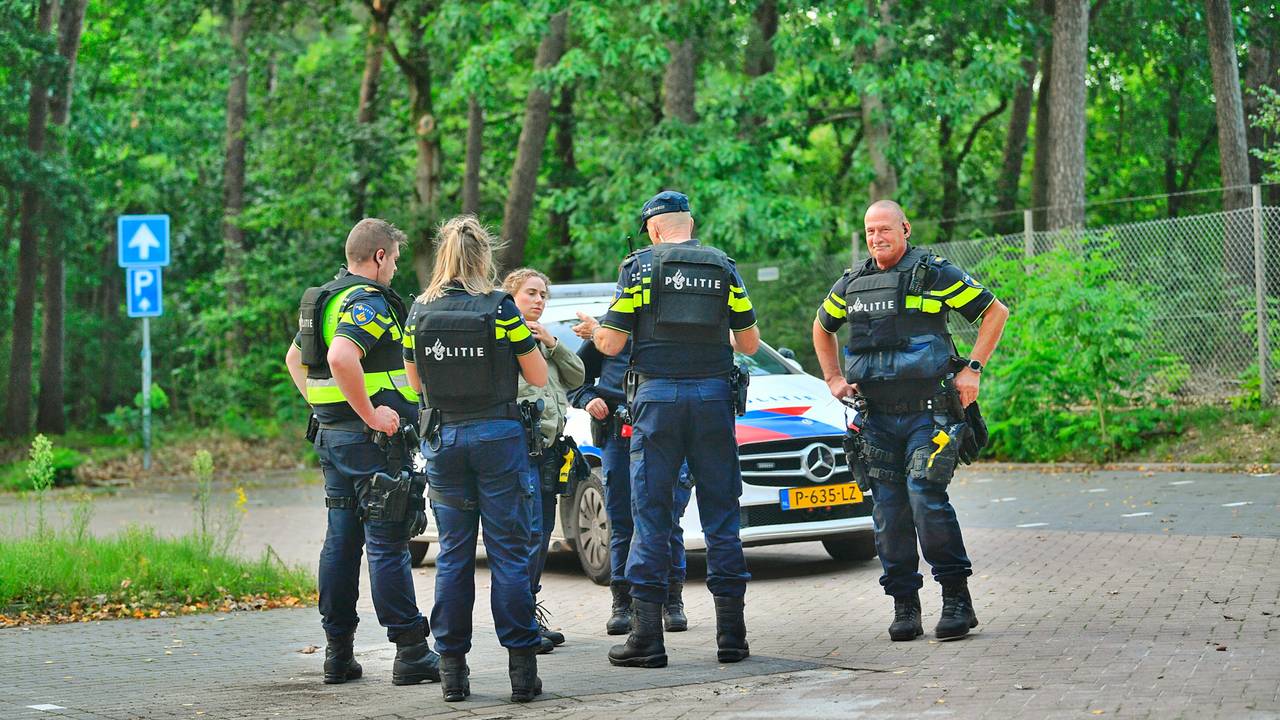 De politie zoekt verder (foto: Rico Vogels/SQ Vision)