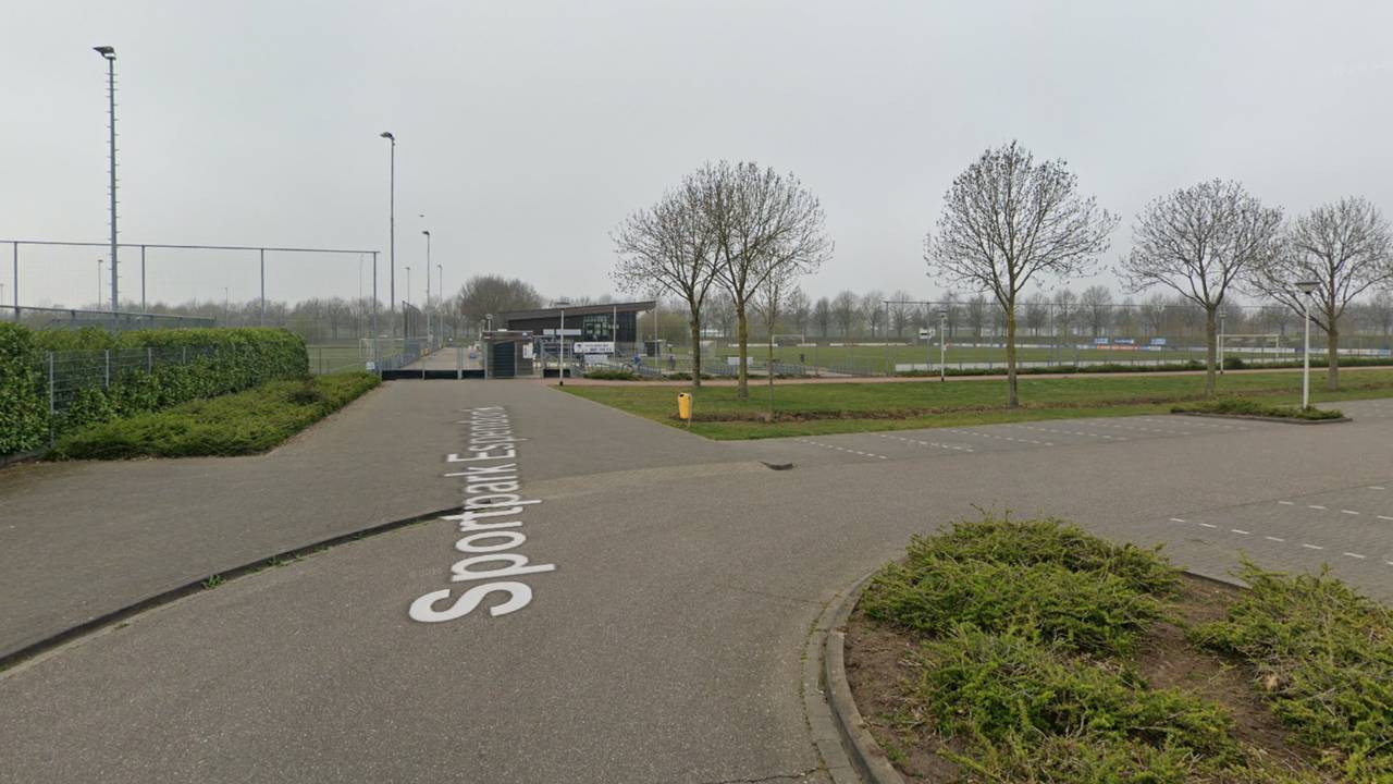 Massale knokpartij zorgt voor vroegtijdig einde van voetbalwedstrijd (foto: Google Maps).