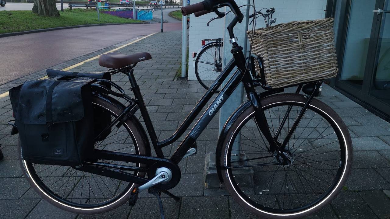 Linda's fiets stond 'gewoon' voor een appartementencomplex.