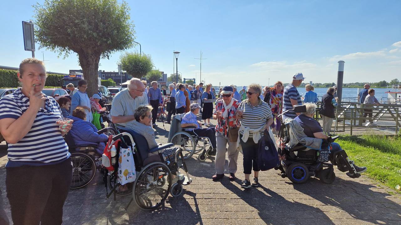 Fire on tour boat in the Biesbosch: 225 people evacuated