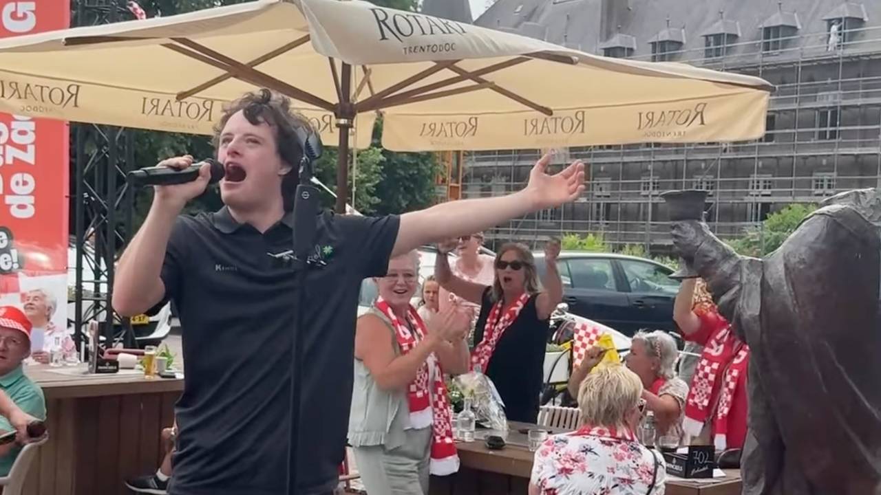 Koen uit Boekel steelt de show tijdens de muziekbingo.