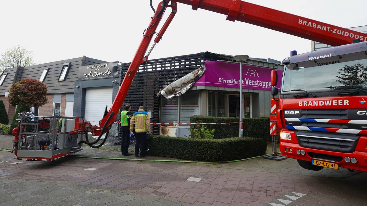 De brand  aan De Ronde in Best wordt onderzocht (foto: Sander van Gils/SQ Vision).