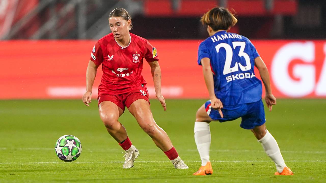 Lynn Groenewegen namens FC Twente tegen Chelsea (foto: Andre Weening/Orange Pictures).