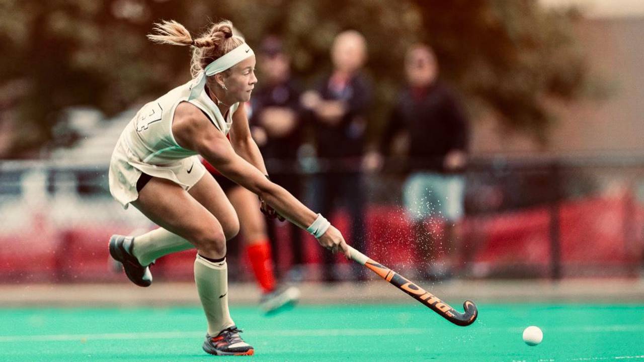 Anne van Hoof in actie voor het universiteitsteam van Winston-Salem (foto: Kathy Balogh Photography).