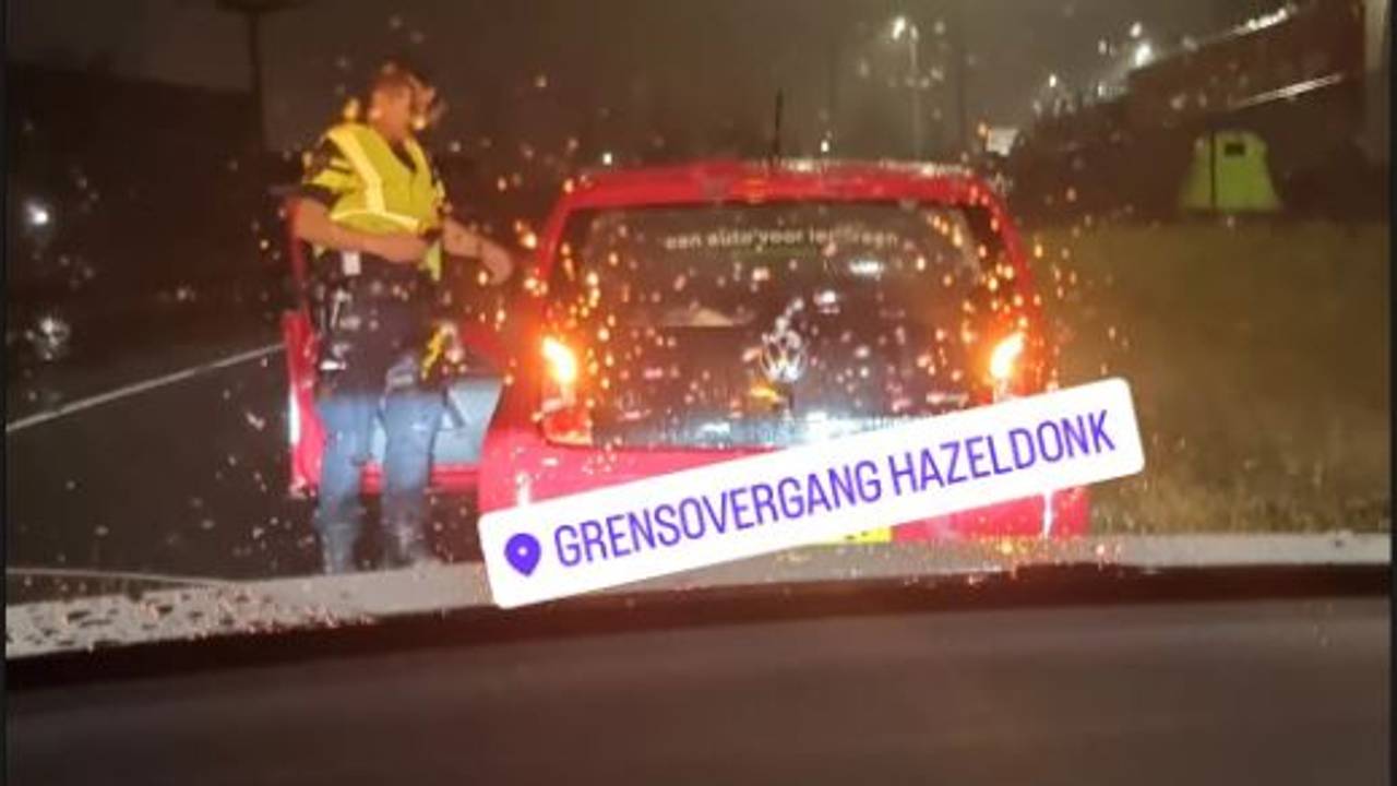 De spookrijder kreeg een bekeuring (foto: Instagram wijkagenten Etten-Leur).