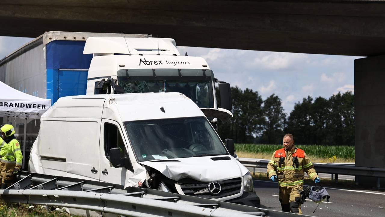 Snelweg A73 weer deels open na dodelijk ongeluk bij Groeningen.