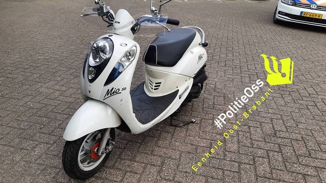 De bestuurder is deze scooter kwijt (foto: Instagram Politie Oss).