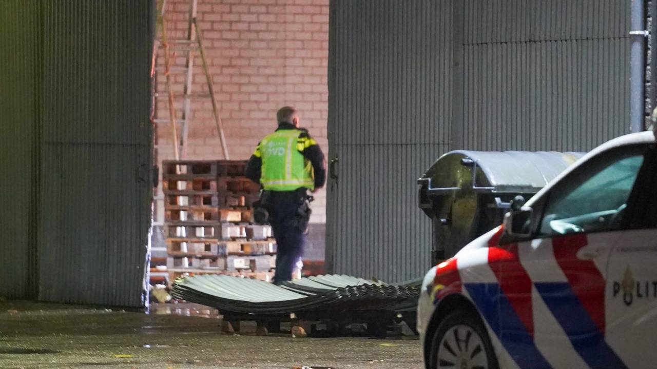 Onderzoek na de melding (foto: Gabor Heeres/SQ Vision Mediaprodukties).