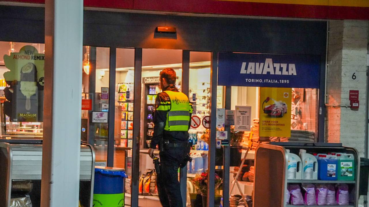 De politie doet onderzoek (foto: Dave Hendriks/SQ Vision).